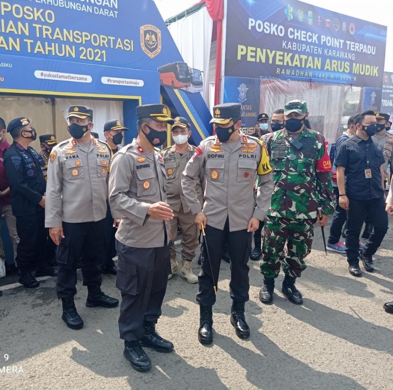 kapolda jabar lakukan pengecekan di pos tanjungpura karawang 31255