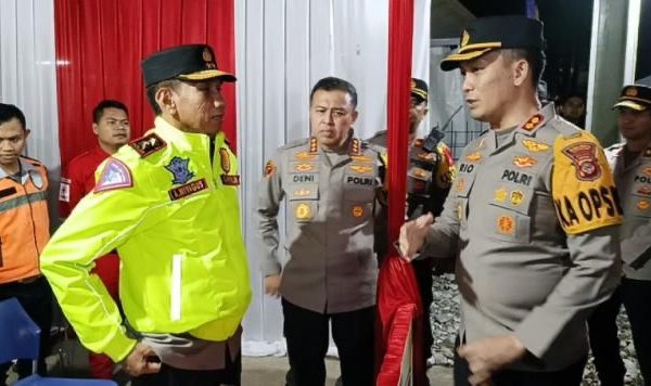 kapolda jabar mengecek pos pengamanan arus mudik bogor sukabumi 72357