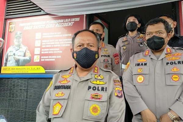 kapolda jabar meninjau pos polisi di kab bogor yang mengalami kemacetan parah 21148