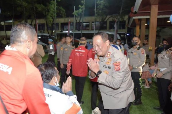 kapolda jabar sambut kedatangan para atlet npc 48797