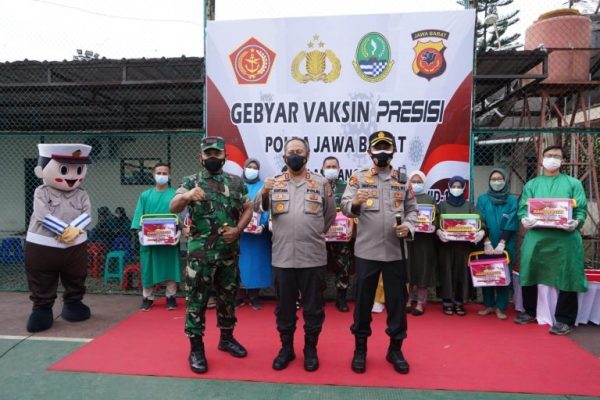 kapolda jabar tinjau vaksinasi anak di polres cimahi 9969