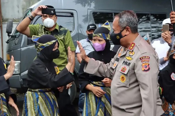 kapolda jabar tinjau vaksinasi di wilayah kota sukabumi 21113