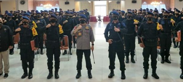 kapolda jambi berikan motivasi kepada personel brimob yang bertugas di jakarta 32526