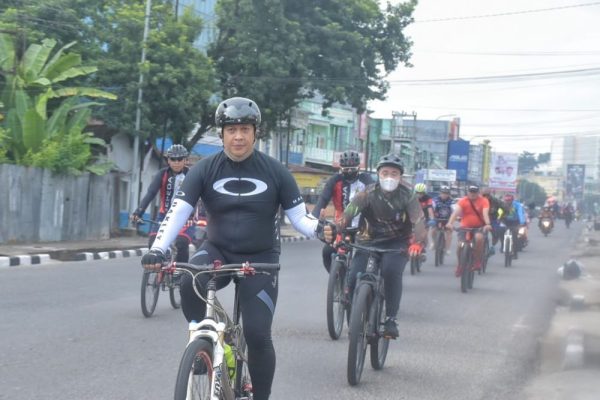 kapolda jambi goews bersama guna jaga kebugaran tubuh dan jalin silaturahmi 24736
