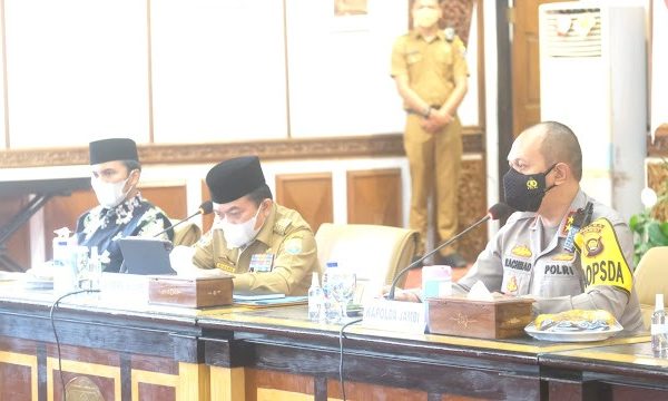 kapolda jambi hadiri rapat koordinasi di auditorium rumah dinas gubernur 22390