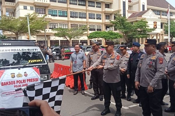 kapolda jambi lepas baksos presisi bagikan 1 600 paket sembako 49583