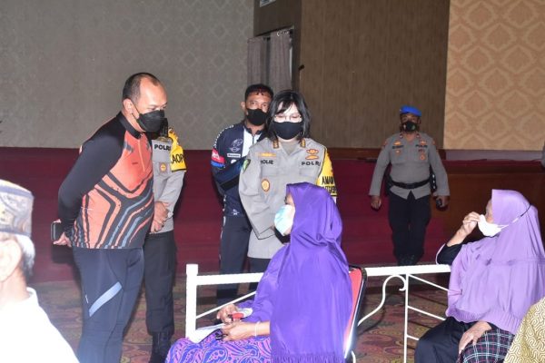 kapolda jambi pantau pelaksanaan vaksinasi merdeka untuk lansia 23368