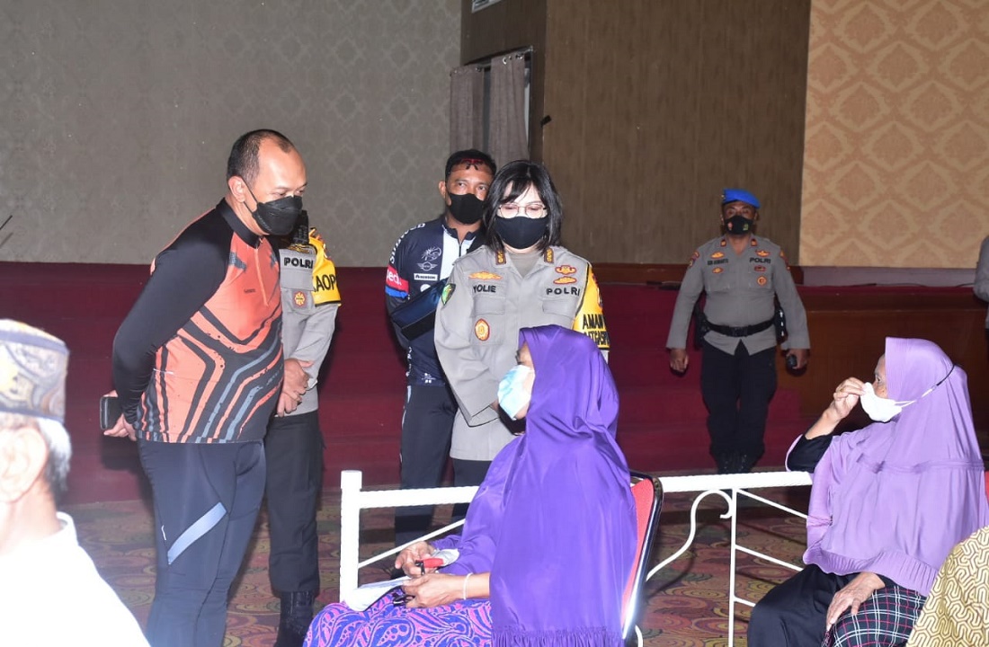 kapolda jambi pantau pelaksanaan vaksinasi merdeka untuk lansia 23368