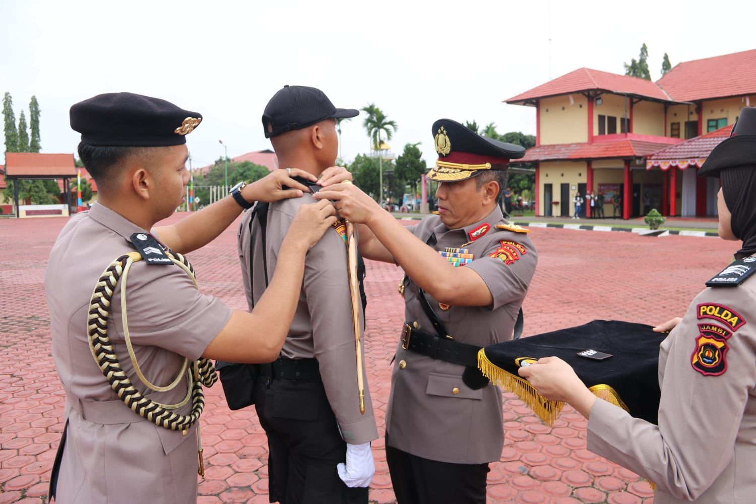 kapolda jambi pimpin pembukaan pendidikan bintara polri gelombang 1 tahun 2024 70130