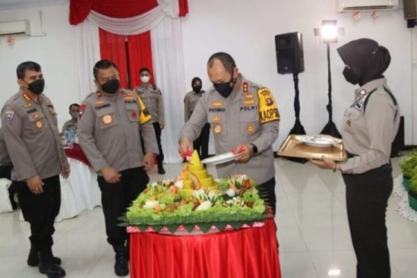 kapolda jambi satpam perpanjangan tangan polri mewujudkan situasi keamanan 23139