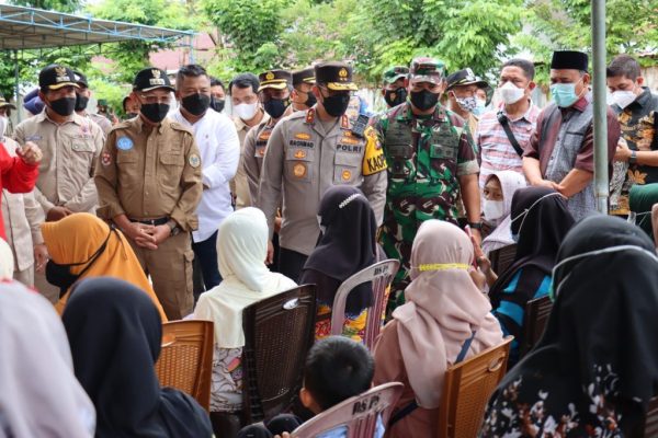 kapolda jambi tinjau operasi pasar murah minyak goreng di tebo 21241