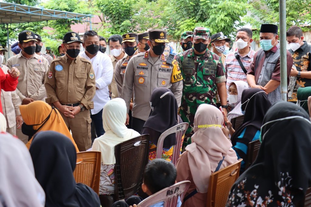 kapolda jambi tinjau operasi pasar murah minyak goreng di tebo 21241