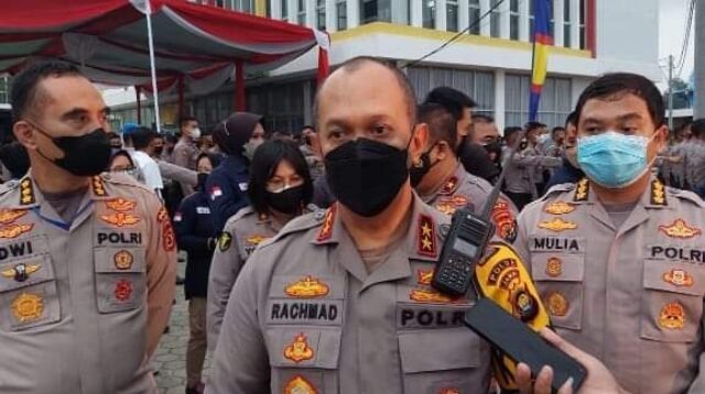 kapolda jambi tinjau pelaksanaan vaksinasi massal tni polri di prov jambi yang targetkan 1 500 orang di vaksin 26957
