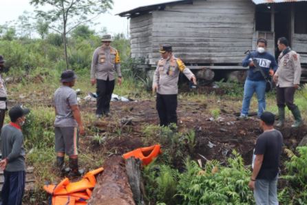 kapolda jambi tinjau pembangunan sekat kanal di kecamatan kumpe guna antisipasi karhutla 9048