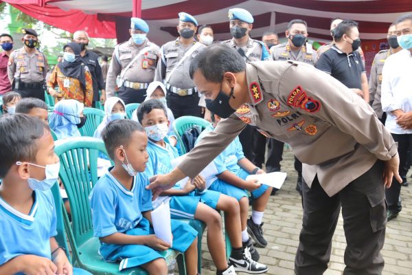 kapolda jateng apresiasi jajarannya dan stakeholder atas capaian vaksinasi di salatiga 22843