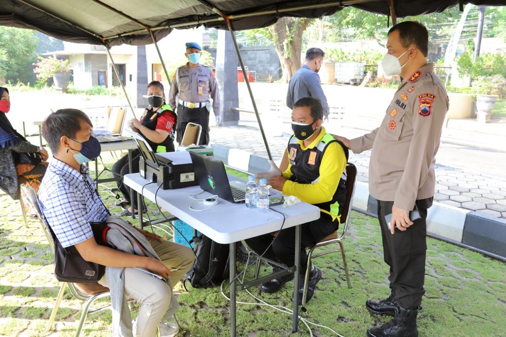 kapolda jateng berharap vaksinasi massal mampu membendung laju covid 19 37089