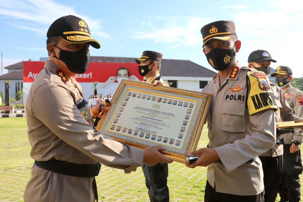 kapolda jateng berikan penghargaan kepada 5 satwil dan 37 personel satker mapolda yang berprestasi 32677