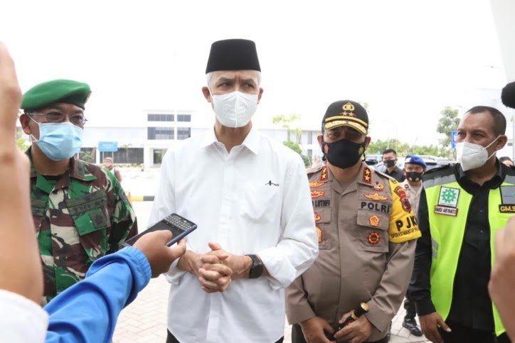 kapolda jateng dan gubernur ganjar lepas kepergian habib jafar 33067