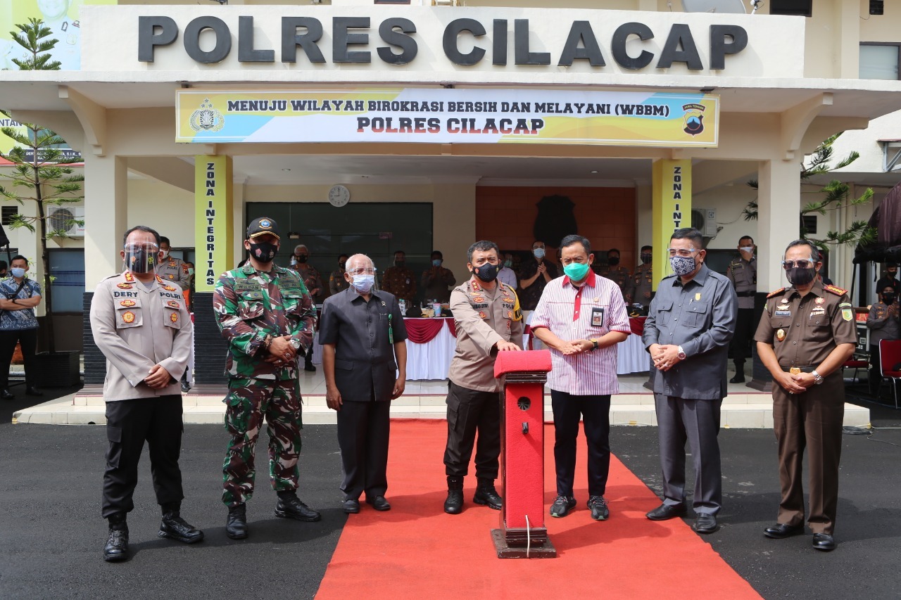 kapolda jateng launching 4 aplikasi inovasi polres cilacap 32698