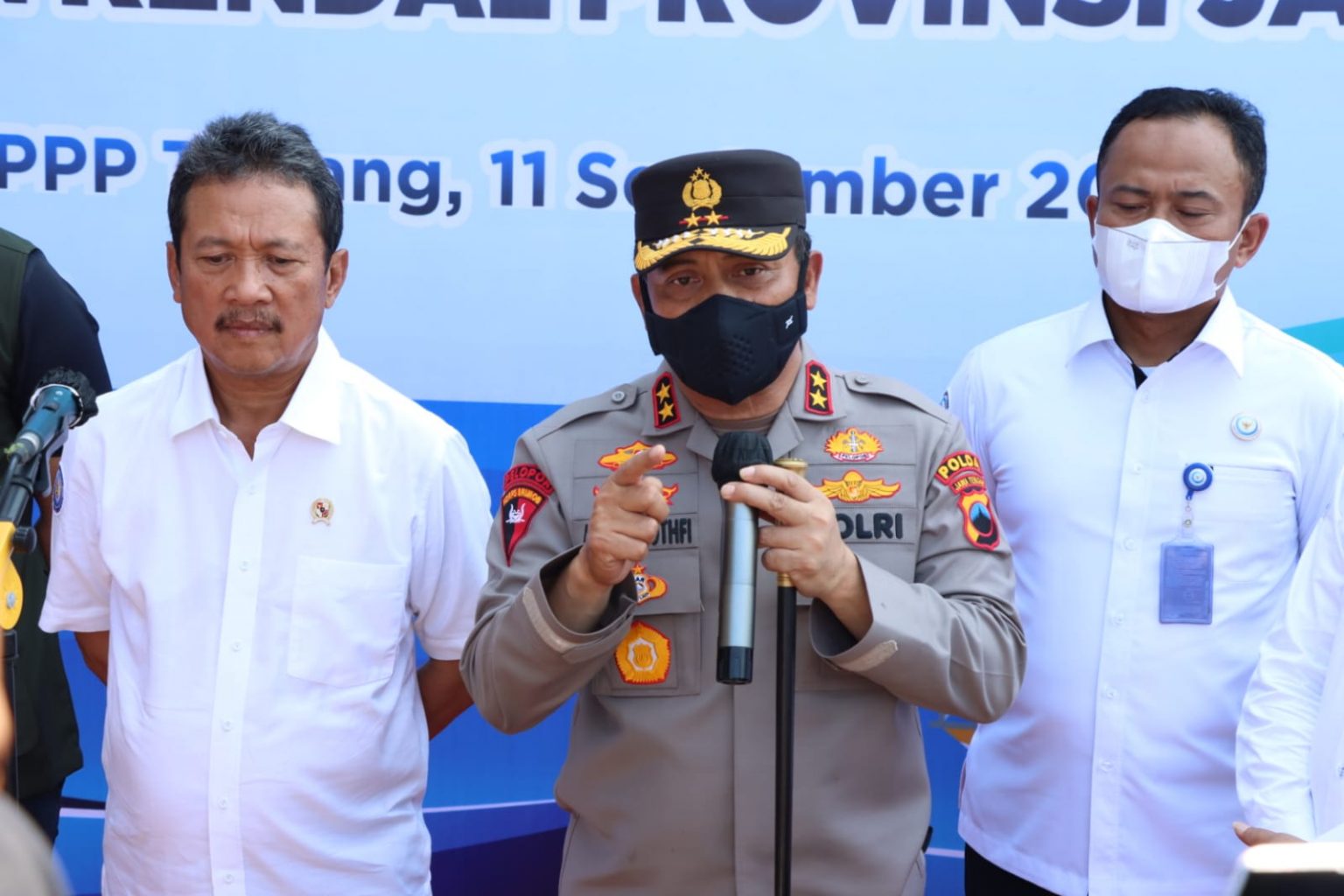 kapolda jateng memastikan pasokan bbm untuk nelayan tercukupi 49635