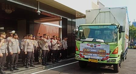 kapolda jatim berangkatkan 50 789 paket bantuan kemanusiaan terdampak banjir di jawa tengah 71671