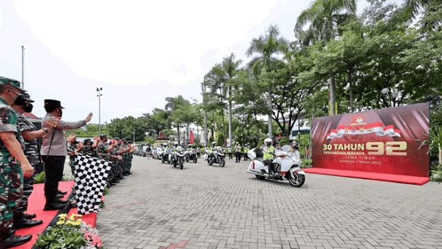 kapolda jatim berangkatkan bakti sosial 30 tahun pengabdian persada akabri 92 21249
