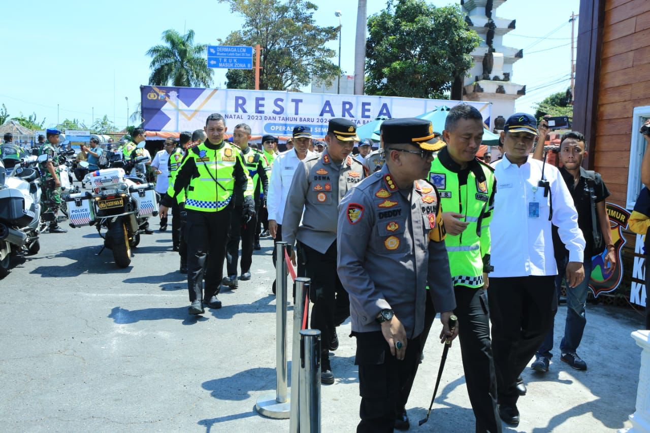 kapolda jatim cek kesiapan ops lilin semeru dan jalur pantura surabaya banyuwangi 67778