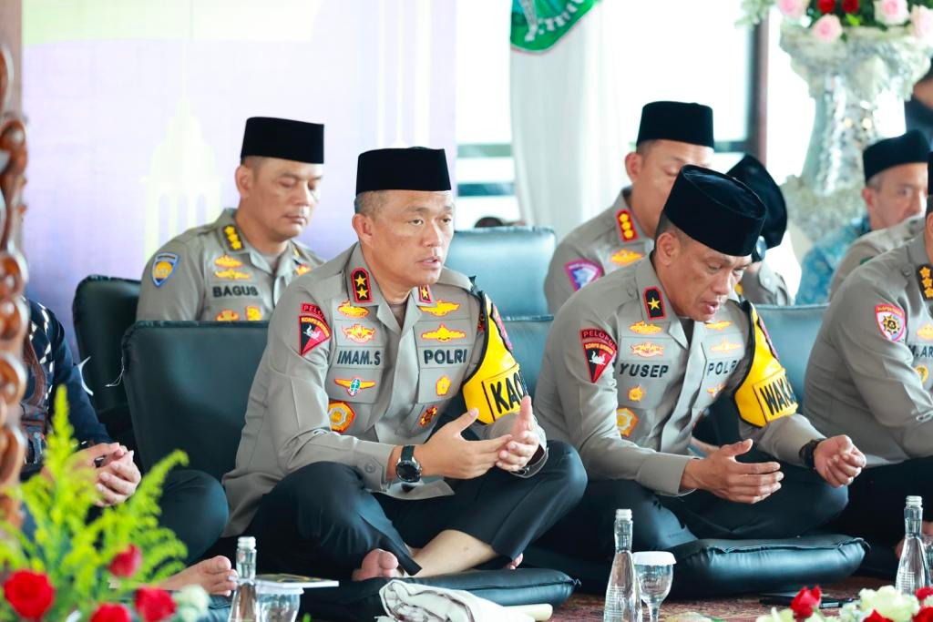 kapolda jatim gelar doa bersama dengan keluarga korban kanjuruhan 66603