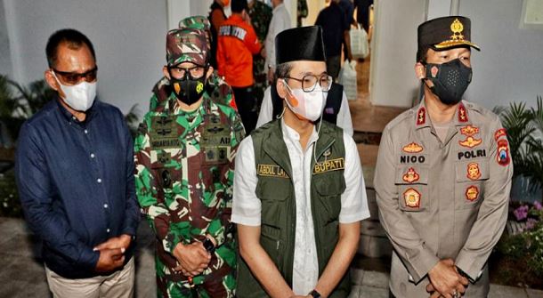 kapolda jatim imbau masyarakat bekerjasama dalam menanggulangi penyebaran covid 19 di bangkalan 28998