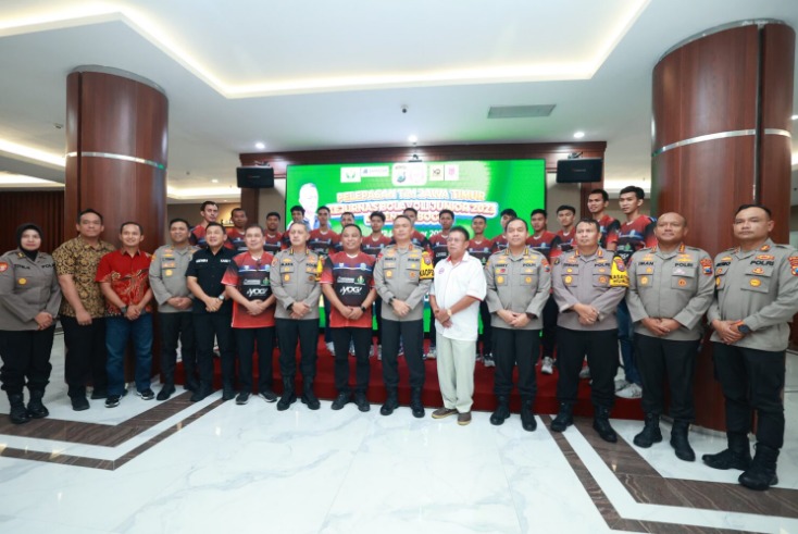 kapolda jatim lepas tim bola voli junior ke kejurnas 2023 67333