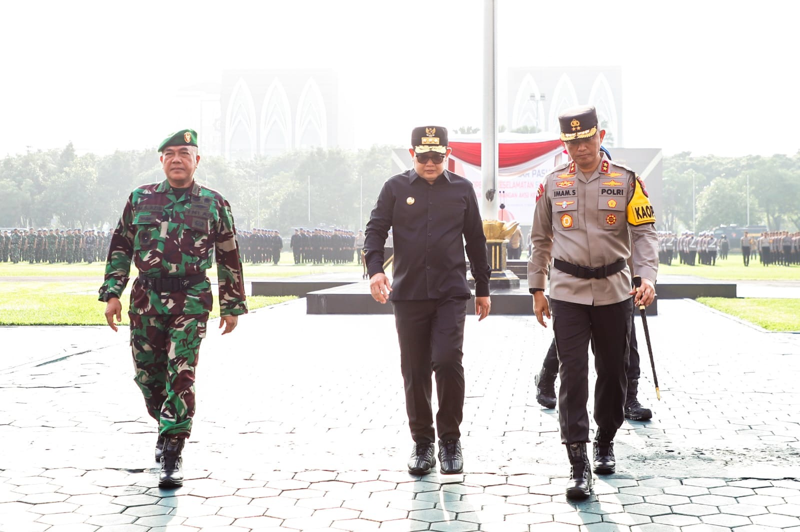 kapolda jatim pimpin apel gelar operasi keselamatan semeru 2024 70945