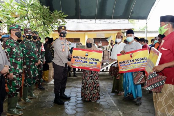 kapolda jatim silaturahmi dan takziah ke ponpes annidhomiya pamekasan 11981