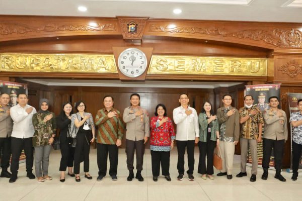 kapolda jatim terima kunjungan kerja kompolnas ri 48841