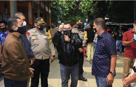 kapolda jatim tinjau langsung operasi protkes di daerah rawan covid 19 35227