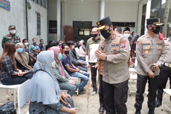 kapolda jatim tinjau pelaksanaan vaksinasi di nuis pakis malang 9551