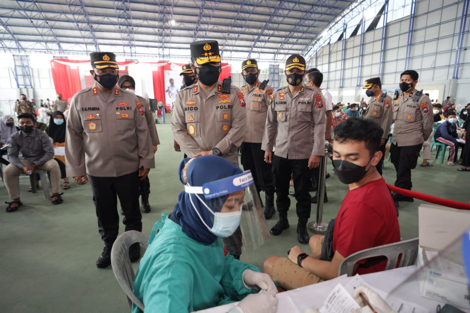 kapolda jatim tinjau vaksinasi di gor bojonegoro 26888