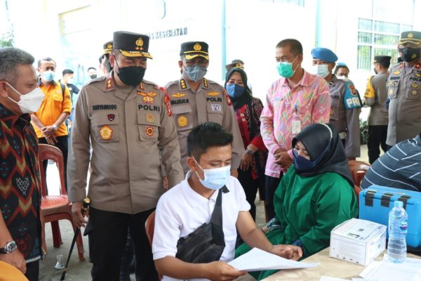 kapolda kalbar hadiri percepatan vaksinasi lanjutan booster massal 23158
