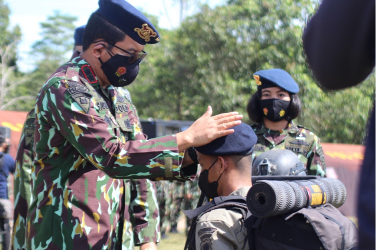 kapolda kalbar pimpin upacara penutupan latihan peningkatan kemampuan brigadir remaja sat brimob polda kalbar 18192
