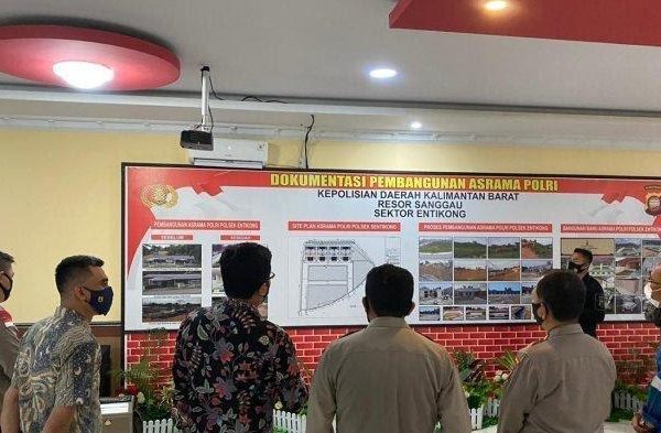 kapolda kalbar resmikan asrama di sanggau 11398
