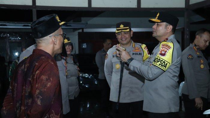 kapolda kalbar tinjau keamanan kotak suara di pontianak di malam hari 70258