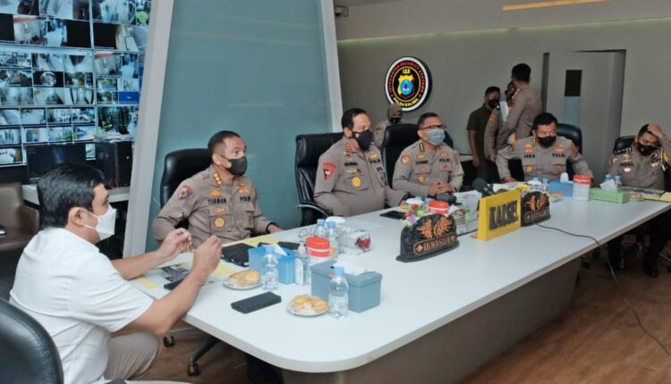 kapolda kalsel apresiasi polresta dan polres yang mendapat penghargaan dari kemenpan rb 37429