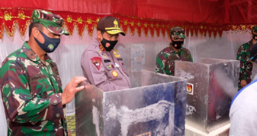 kapolda kalsel bersama forkopimda tinjau pemungutan suara di beberapa tps 32864