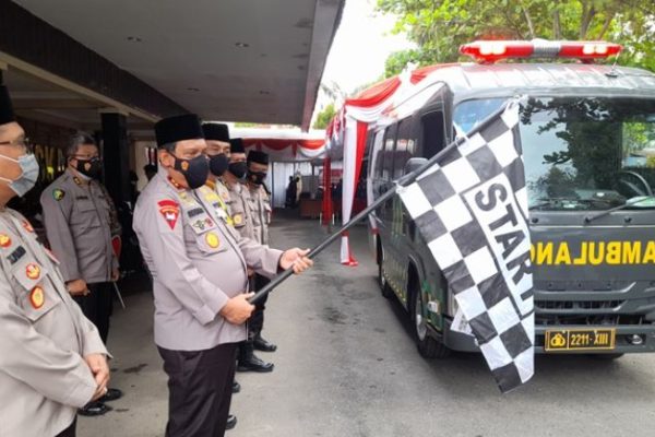 kapolda kalsel luncurkan dua ambulance vaksinasi covid 19 untuk masyarakat kalsel 30895
