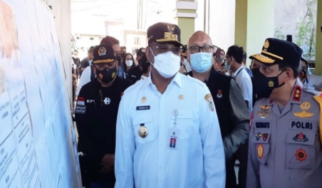 kapolda kalsel pantau pelaksanaan psu pilgub di banjarmasin 28804