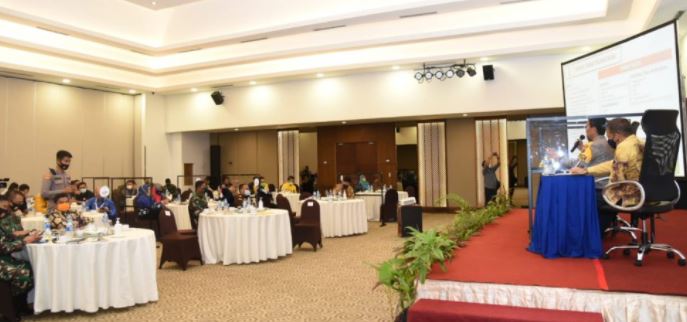kapolda kalsel pimpin rapat operasi yustisi untuk meminimalisir dan memutus mata rantai penyebaran covid 19 12898