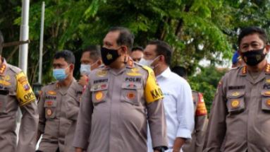 kapolda kalsel tinjau banjir di aspol bina brata banjarmasin 11845