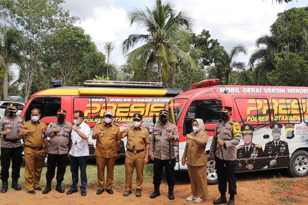 kapolda kalteng bersama gubernur tinjau vaksinasi massal pelajar di kobar 24587