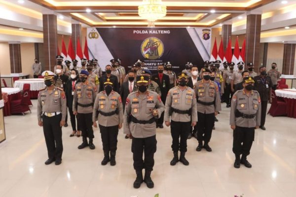 kapolda kalteng ikuti upacara hut satpam ke 41 secara virtual yang dipimpin oleh kapolri 23134