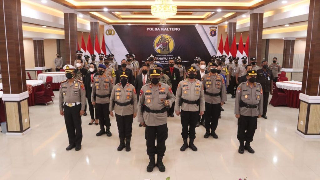 kapolda kalteng ikuti upacara hut satpam ke 41 secara virtual yang dipimpin oleh kapolri 23134