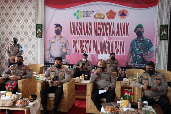 kapolda kalteng ikuti vicon vaksinasi bersama kapolri di mapolresta palangka raya 9970